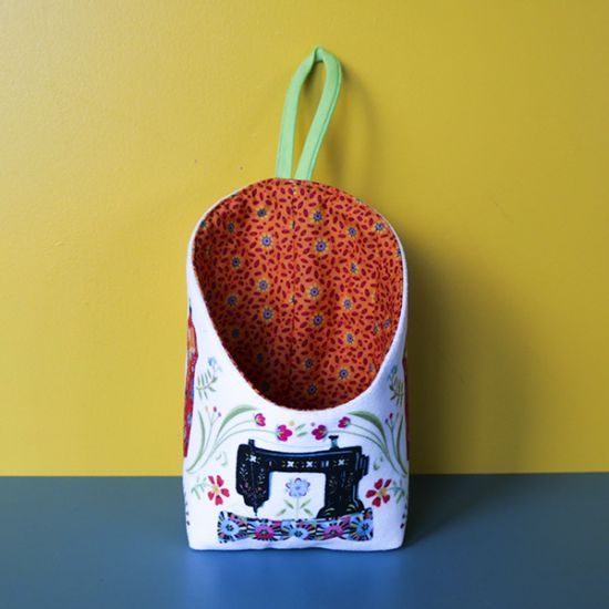 Sewing kit: Little hanging basket Folk